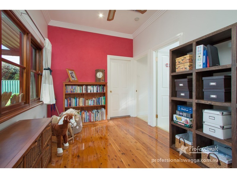 13 Mair Street, Turvey Park NSW 2650