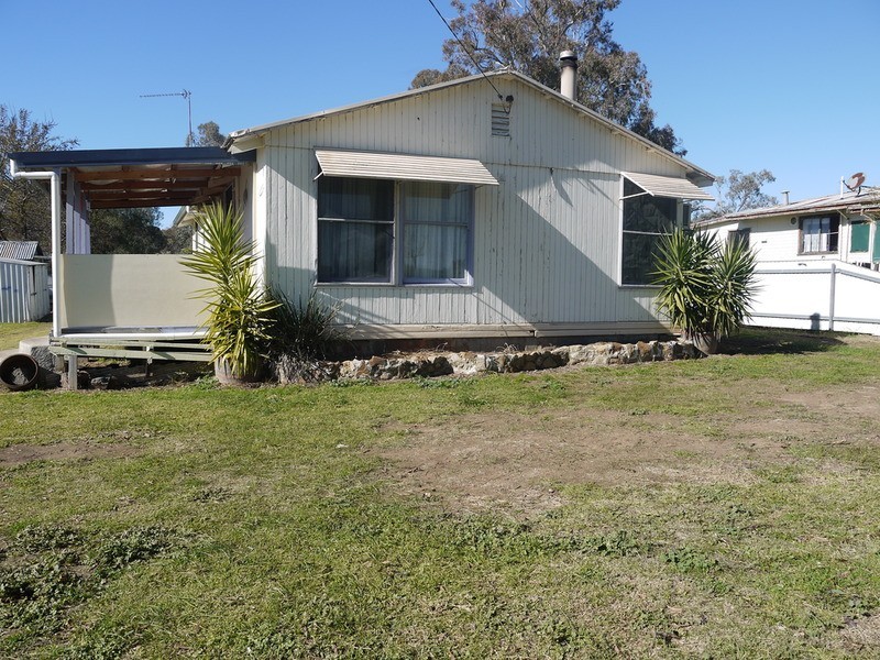 21 Darlow  Street, Mangoplah NSW 2652