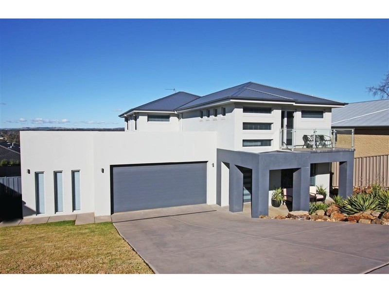 56 Atherton  Crescent, Tatton NSW 2650