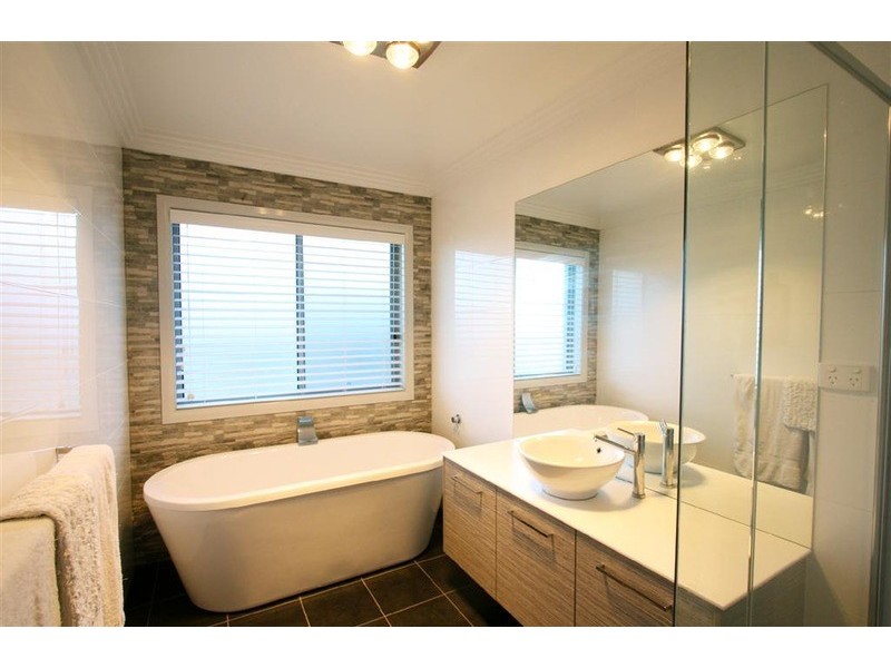 56 Atherton  Crescent, Tatton NSW 2650