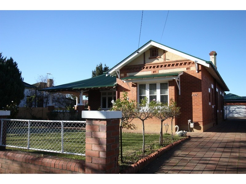 100 Crampton Street, Wagga Wagga NSW 2650