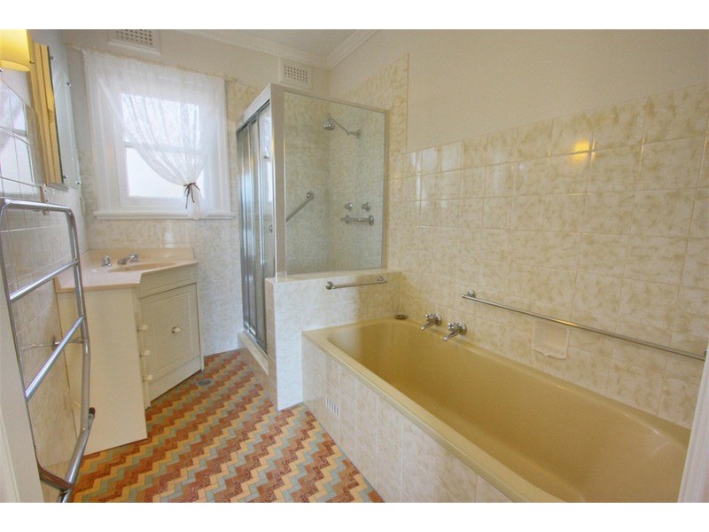 64 Mitchelmore Street, Turvey Park NSW 2650