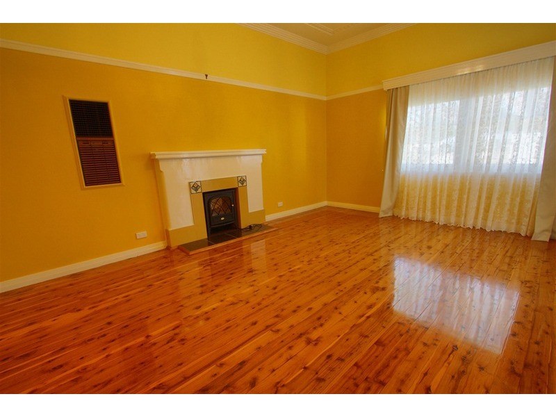 64 Mitchelmore Street, Turvey Park NSW 2650