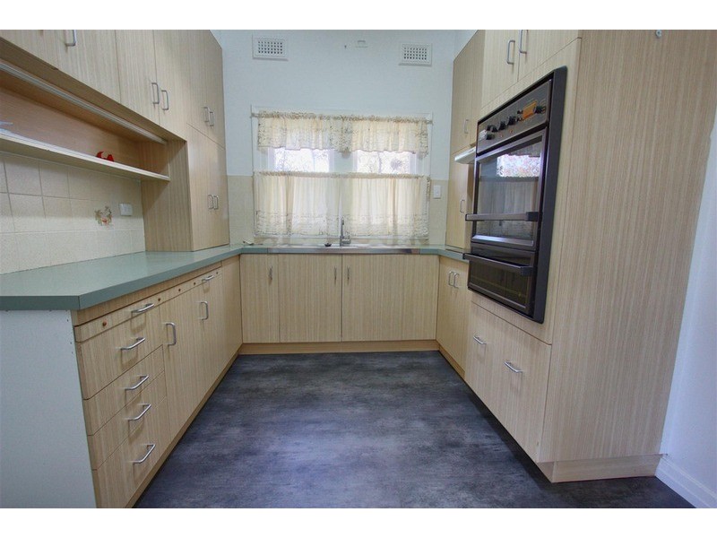 64 Mitchelmore Street, Turvey Park NSW 2650