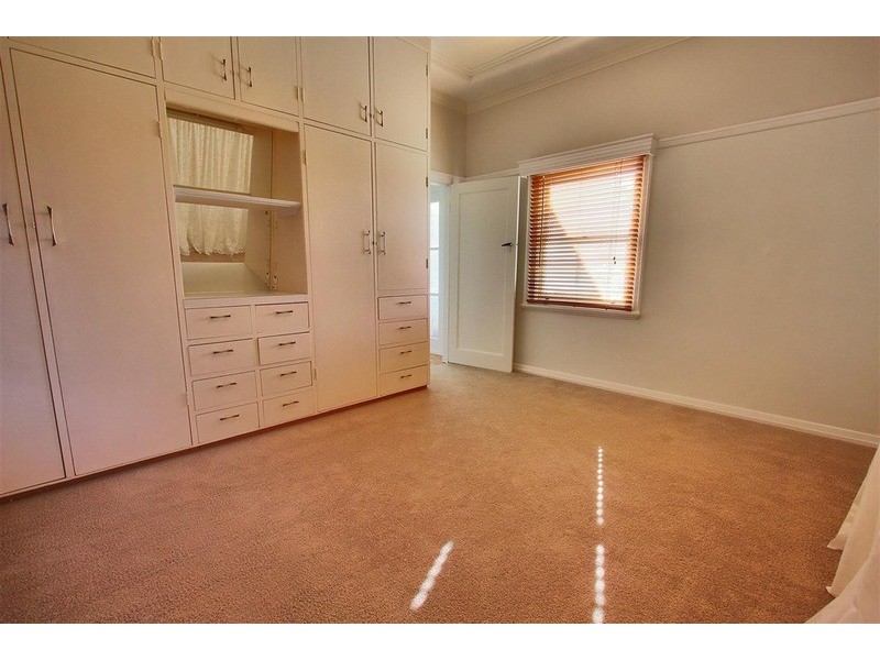 64 Mitchelmore Street, Turvey Park NSW 2650