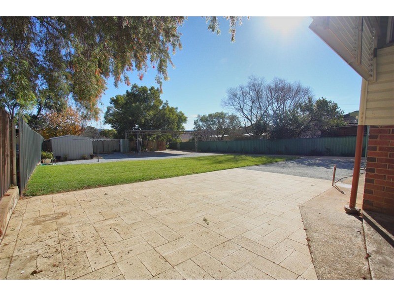 64 Mitchelmore Street, Turvey Park NSW 2650
