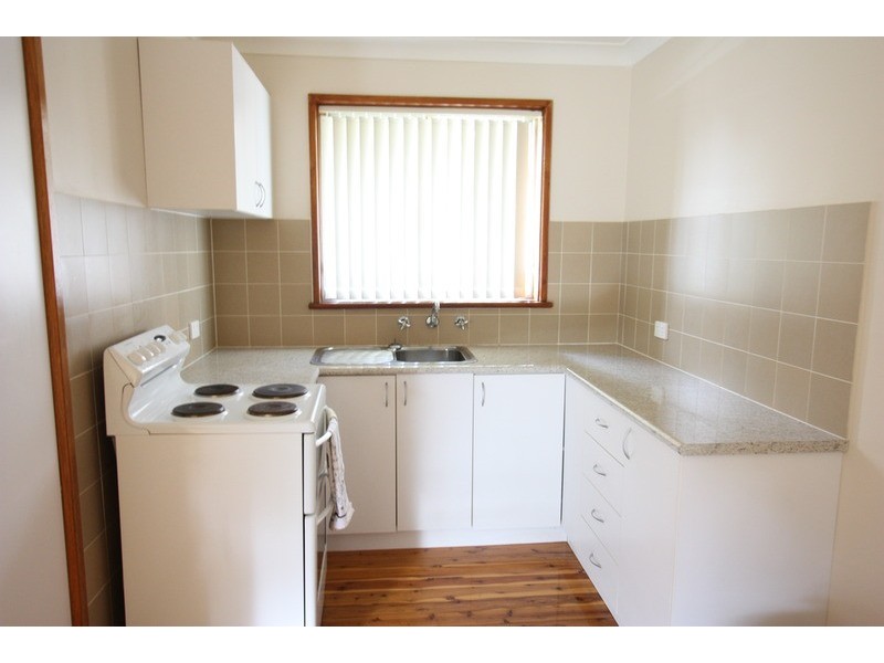 1/2 Raye Street, Tolland NSW 2650