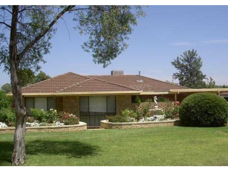 8 Quail  Street, Mount Austin NSW 2650
