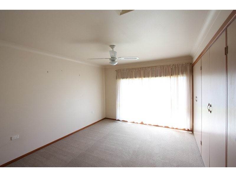 8 Quail  Street, Mount Austin NSW 2650