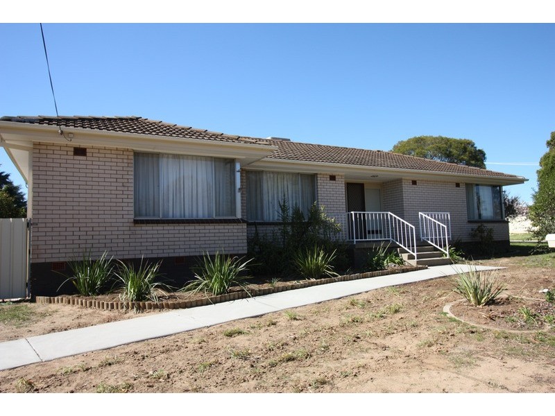 3 Holloway Street, Tolland NSW 2650