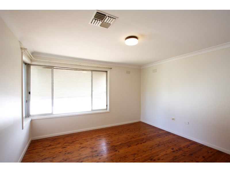 3 Holloway Street, Tolland NSW 2650