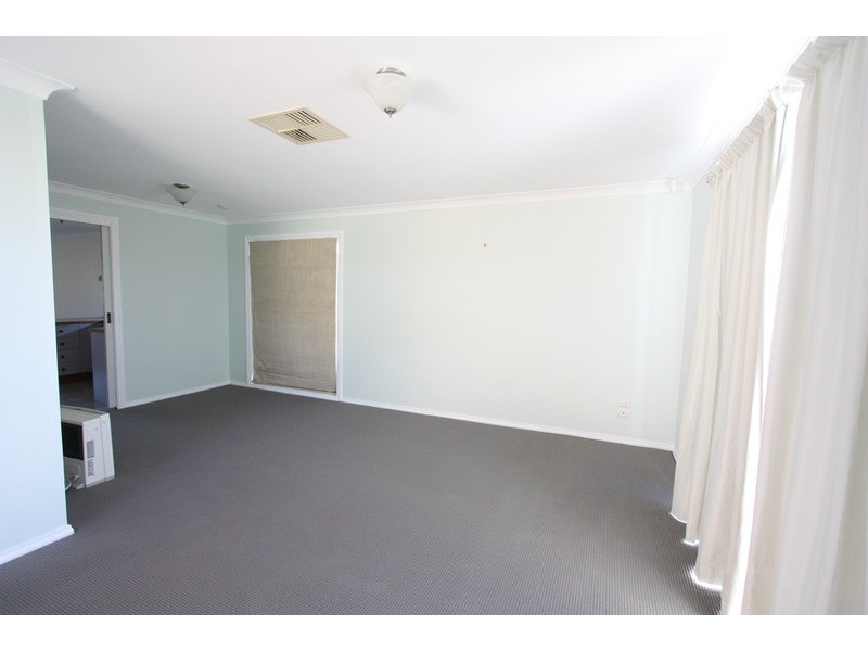 9 Nara Place, Glenfield Park NSW 2650