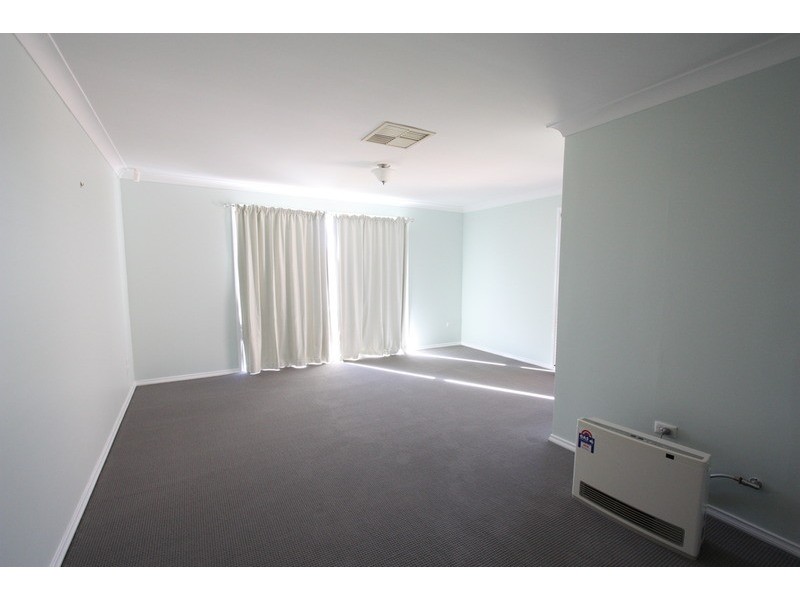 9 Nara Place, Glenfield Park NSW 2650