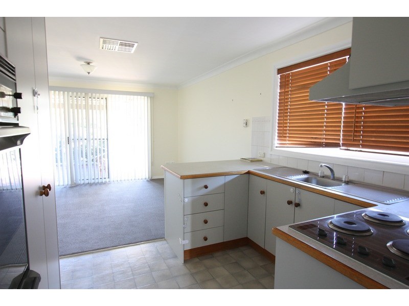 9 Nara Place, Glenfield Park NSW 2650