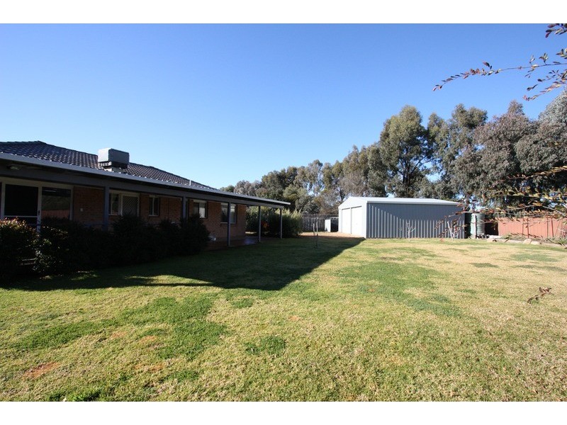 9 Nara Place, Glenfield Park NSW 2650