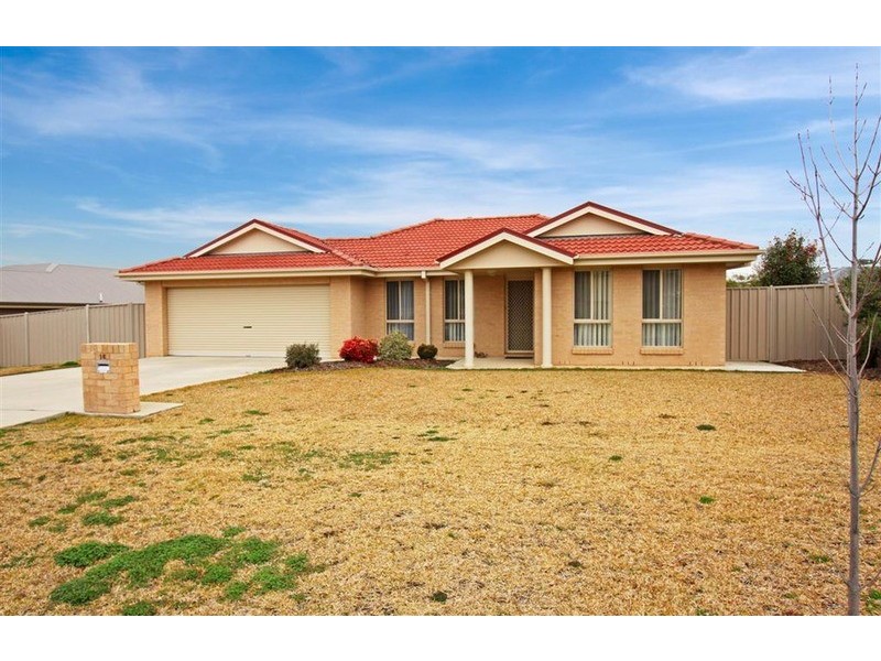 16 Bedervale Street, Bourkelands NSW 2650