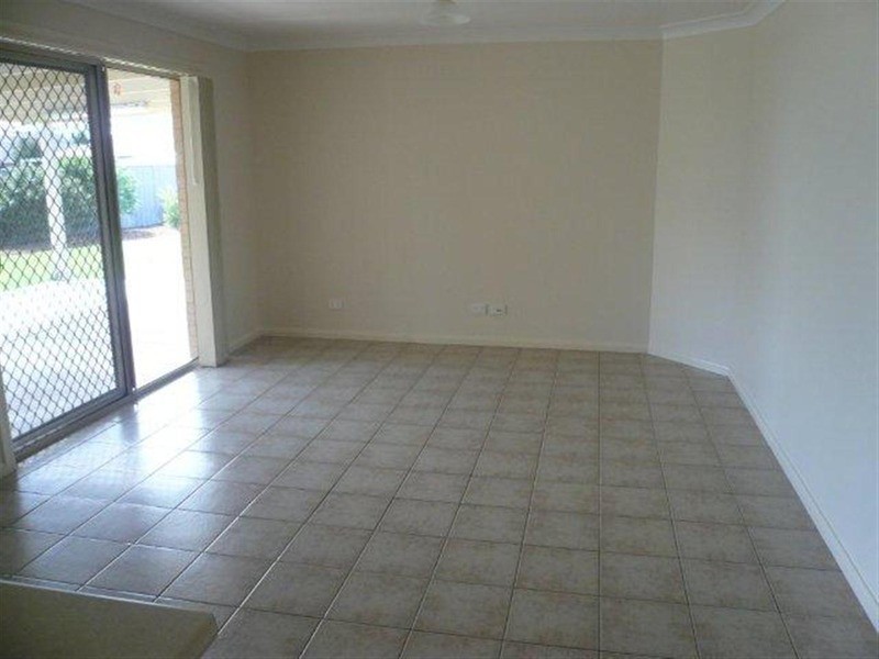 16 Bedervale Street, Bourkelands NSW 2650