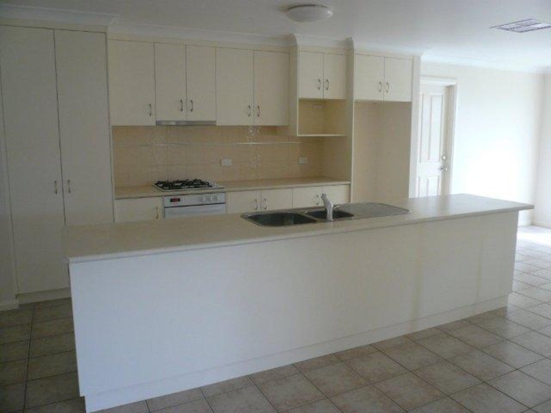 16 Bedervale Street, Bourkelands NSW 2650