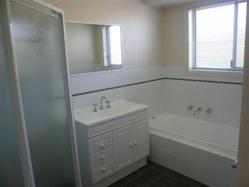 16 Bedervale Street, Bourkelands NSW 2650