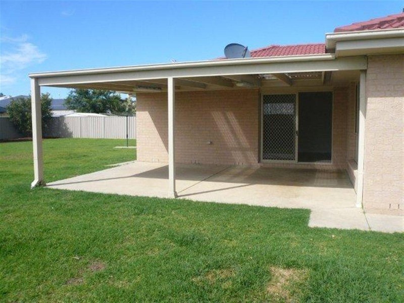 16 Bedervale Street, Bourkelands NSW 2650