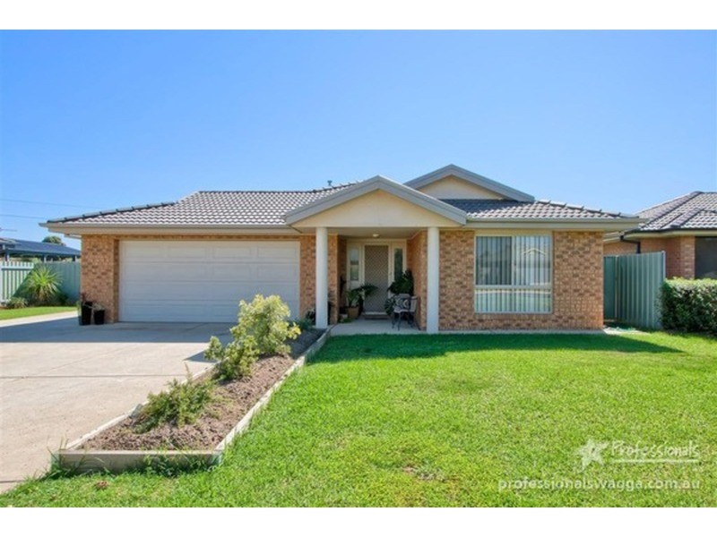 65 Jack Avenue, Mount Austin NSW 2650