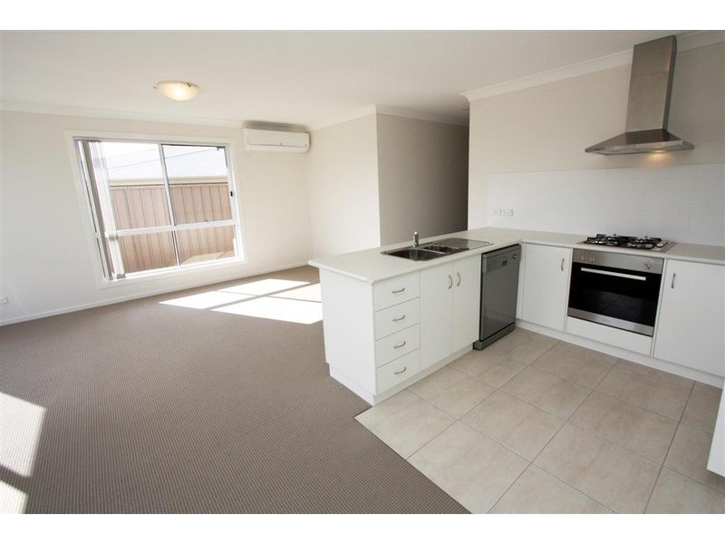 11/10 Mirrul Street, Glenfield Park NSW 2650
