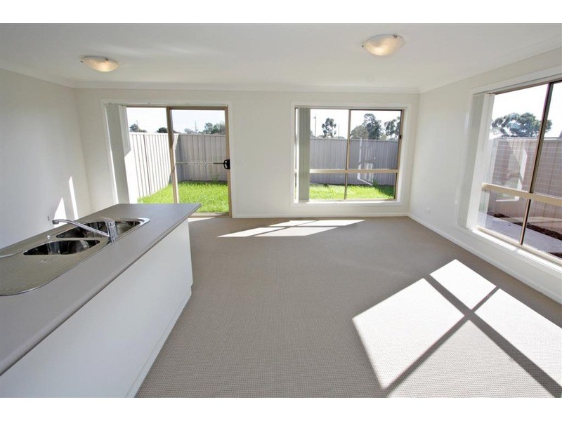 11/10 Mirrul Street, Glenfield Park NSW 2650