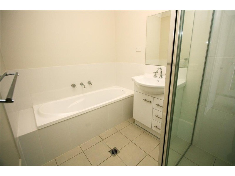 11/10 Mirrul Street, Glenfield Park NSW 2650