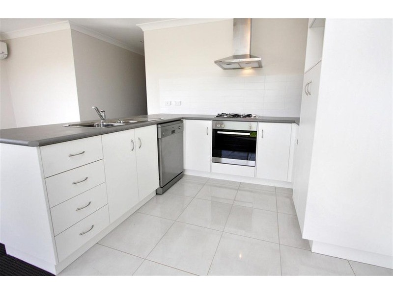 13/10 Mirrul Street, Glenfield Park NSW 2650