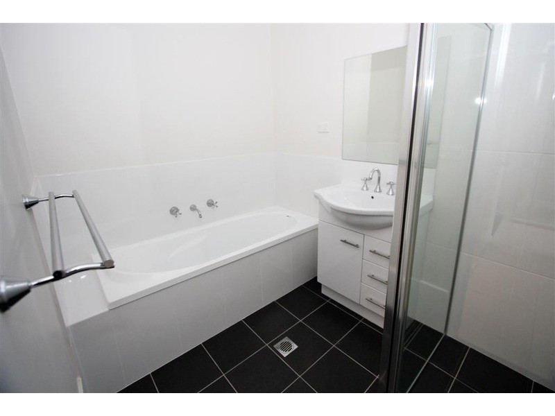 13/10 Mirrul Street, Glenfield Park NSW 2650