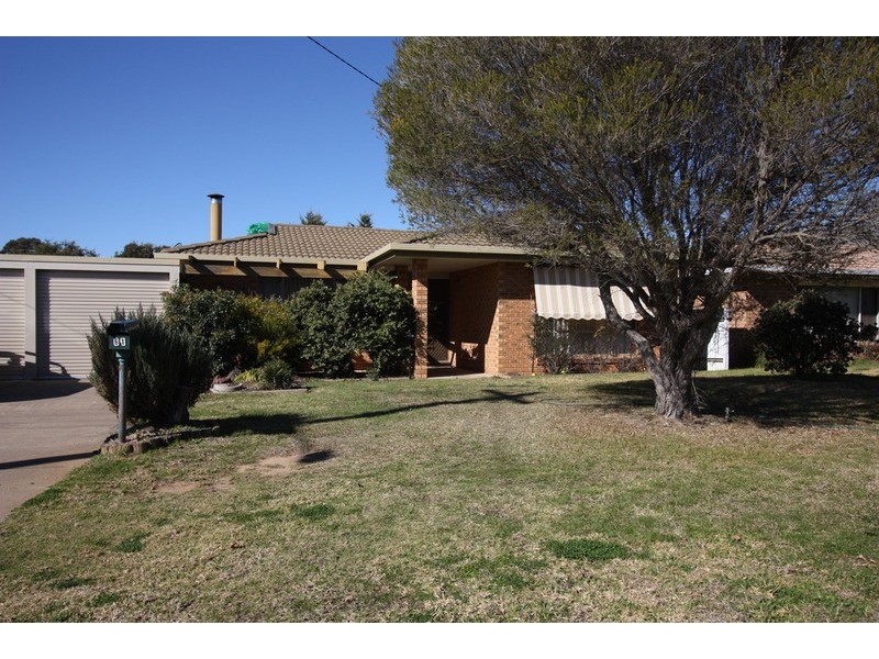 61 Cutler Avenue, Kooringal NSW 2650