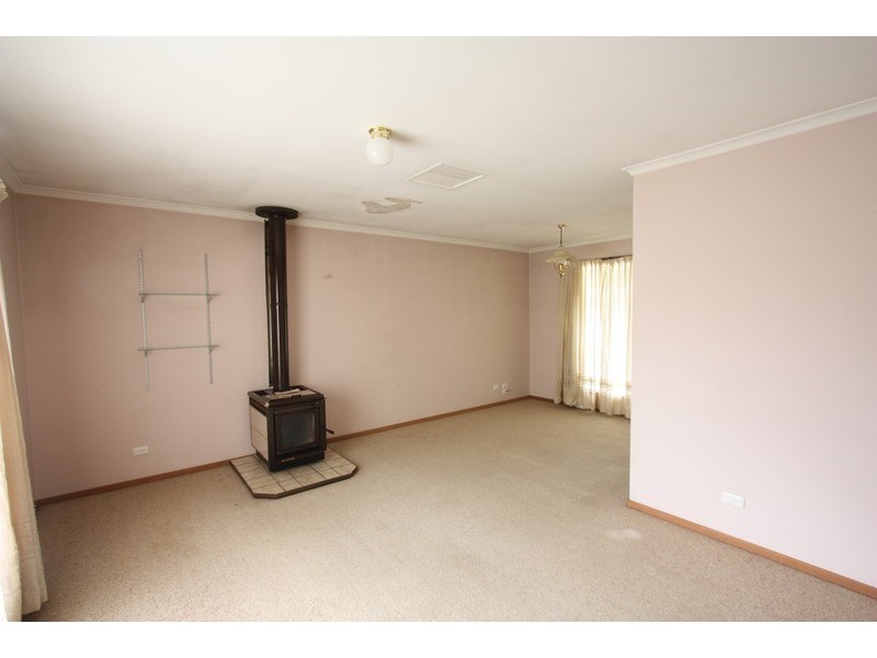 61 Cutler Avenue, Kooringal NSW 2650