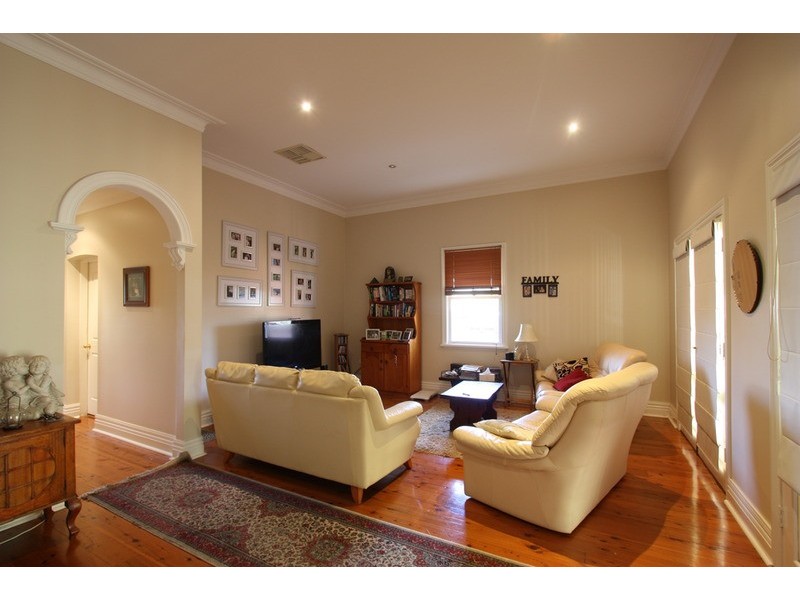 169 Gurwood Street, Wagga Wagga NSW 2650