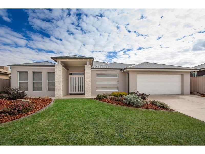 60 Stirling  Boulevard, Tatton NSW 2650