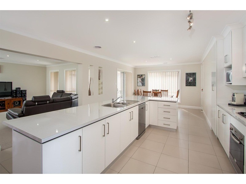 60 Stirling  Boulevard, Tatton NSW 2650