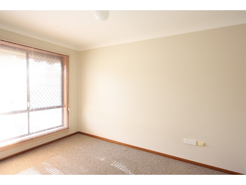 1/18 Magnolia Parade, Lake Albert NSW 2650