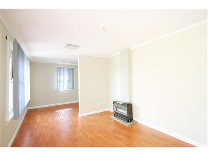 9 Hunter Street, Mount Austin NSW 2650
