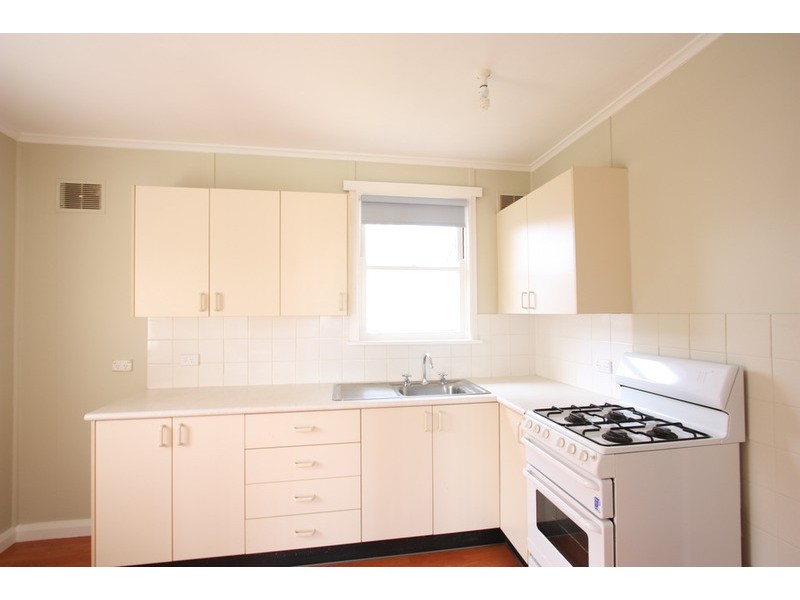 9 Hunter Street, Mount Austin NSW 2650