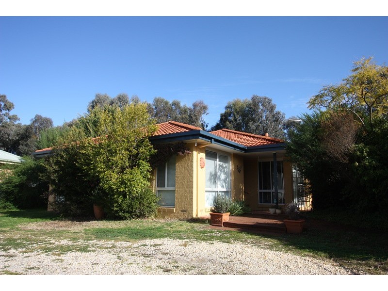 5 Cooba Place, Estella NSW 2650