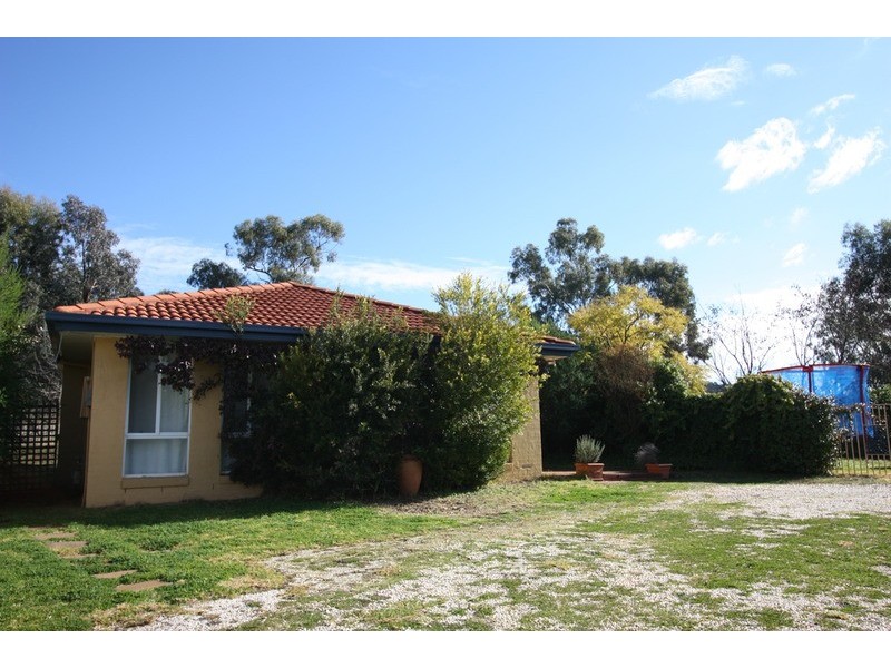 5 Cooba Place, Estella NSW 2650