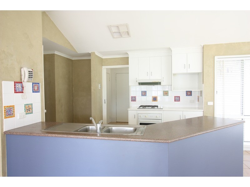 5 Cooba Place, Estella NSW 2650