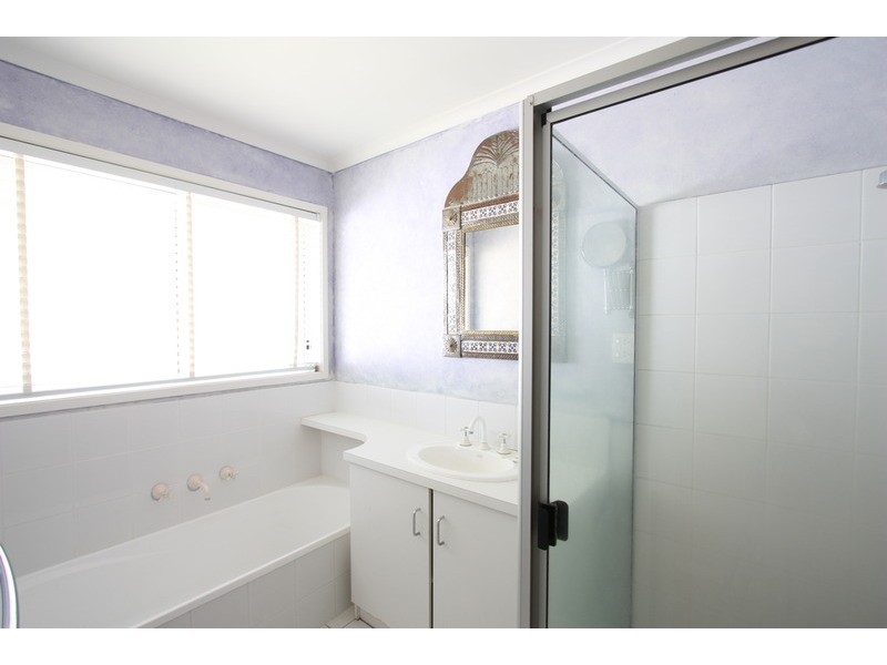 5 Cooba Place, Estella NSW 2650