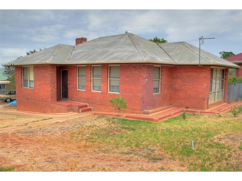 96 Mitchelmore Street, Turvey Park NSW 2650