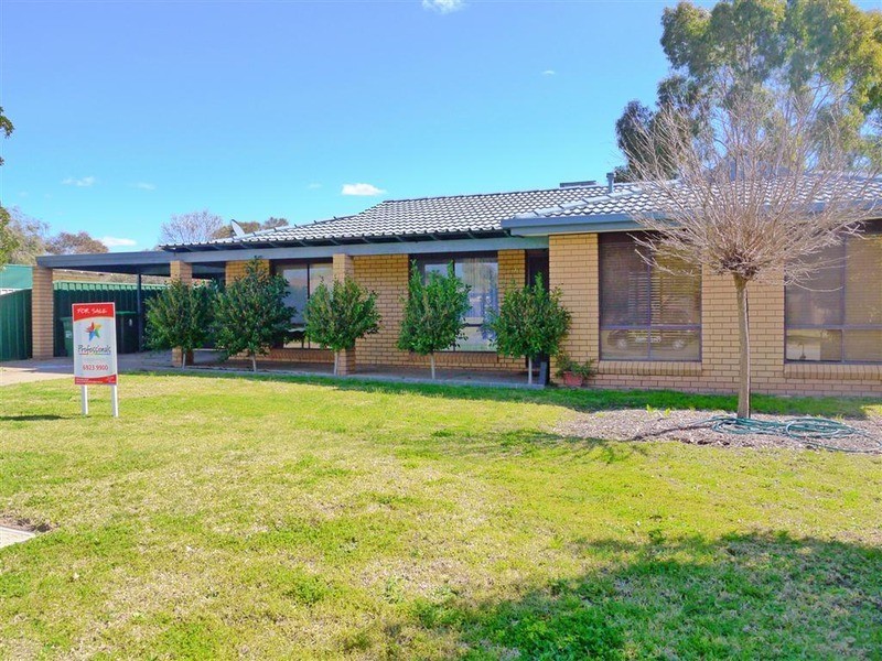 12 Naretha  Street, Glenfield Park NSW 2650