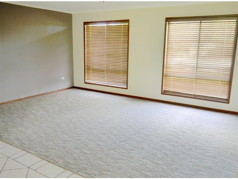 12 Naretha  Street, Glenfield Park NSW 2650