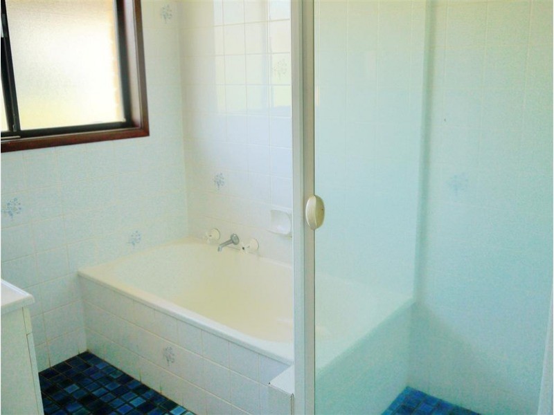 12 Naretha  Street, Glenfield Park NSW 2650