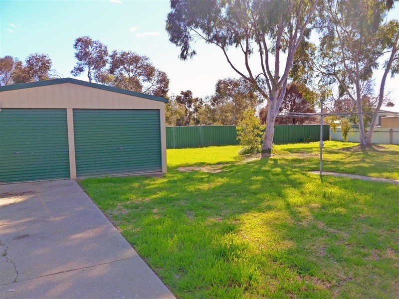 12 Naretha  Street, Glenfield Park NSW 2650