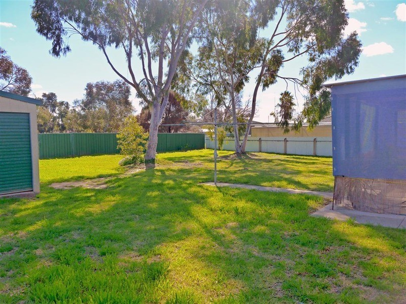 12 Naretha  Street, Glenfield Park NSW 2650