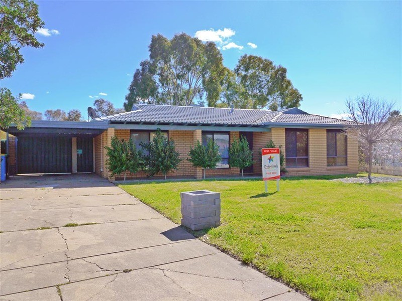 12 Naretha  Street, Glenfield Park NSW 2650