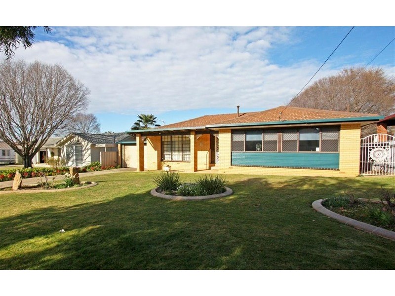 31 Merinda Crescent, Kooringal NSW 2650